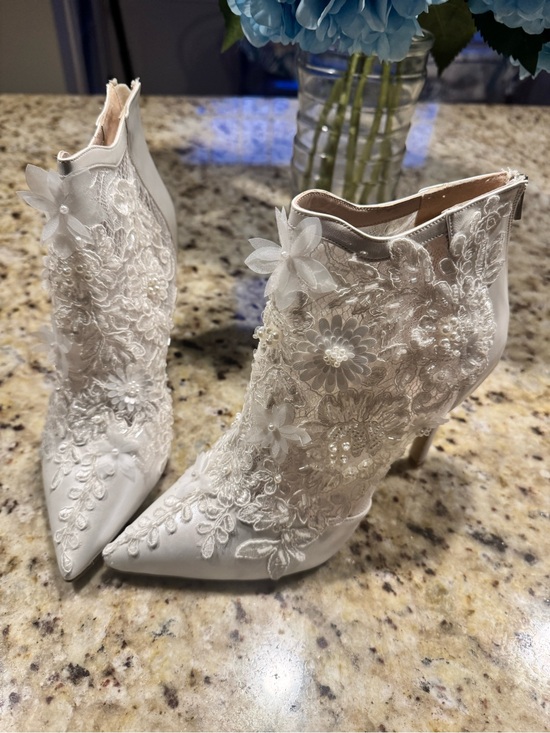 Shoes - Elegant White Lace Bridal Ankle Boots